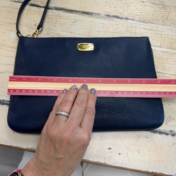 Michael Kors Jet Set XL Zip Clutch – Navy Pebbled Leather – NWT - Picture 7 of 11